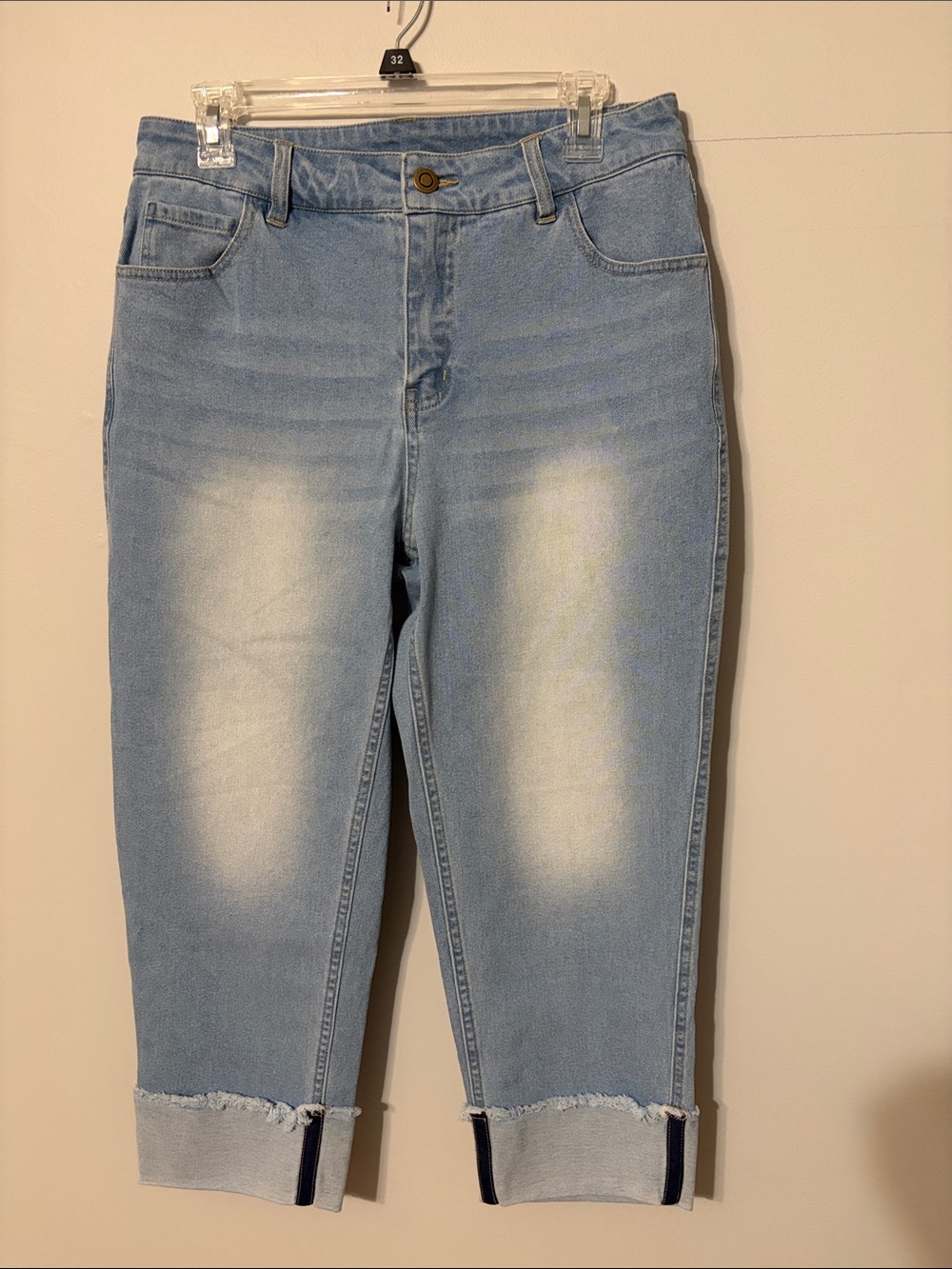 Women’s Light Wash Cropped Ankle cuffed Jeans. 10P. NWOT.